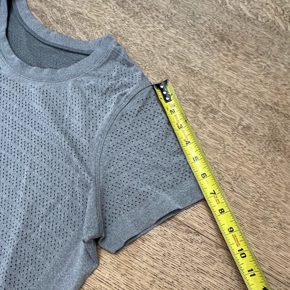 Lululemon Breeze By Squad Gray Short Sleeve Shirt 12 - Picture 14 of 16